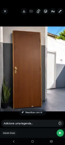 Porta de banheiro completa com batente