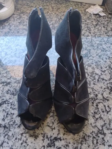 Sandália shoestock veludo preto