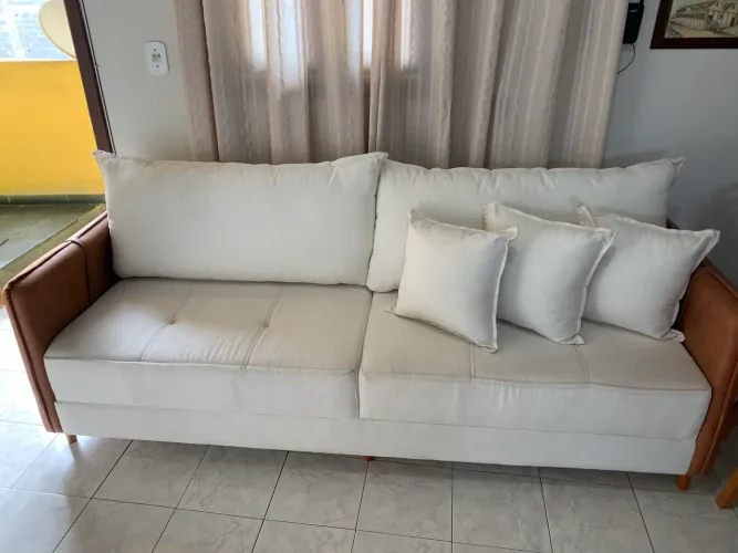 Sofá de linho com detalhes em couro!