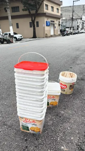 11 baldes de plástico
