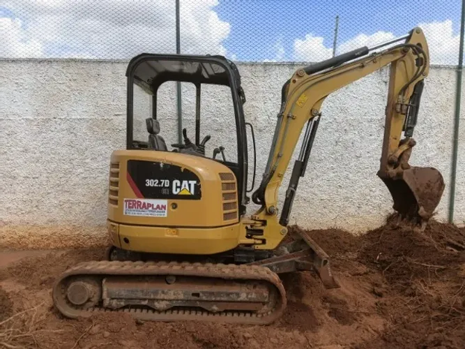 Mini escavadeira Caterpillar 302.7D (2013) com 2600 Hs,