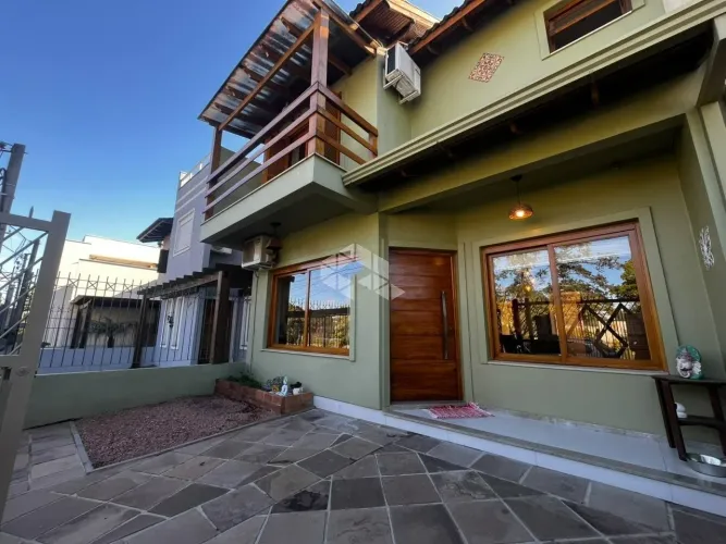 Casa estilo sobrado com 137m², 3 dormitórios, 2 suites no Jadins do Prado/Hipica