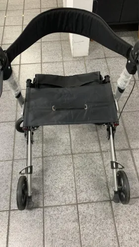 Andador de Alumínio Compacto 4 Rodas até 135 Kg D14 Dellamed