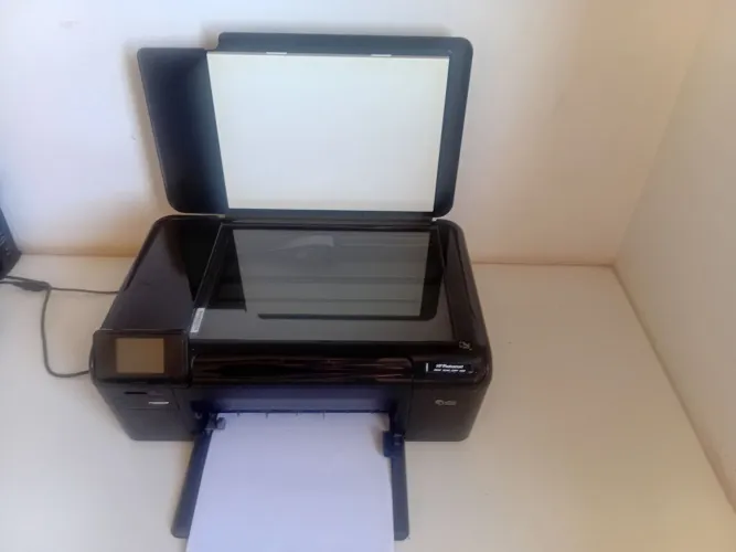 Impressora HP D 110 tira cópia escaner