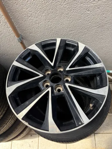 Roda Corolla Cross aro 18
