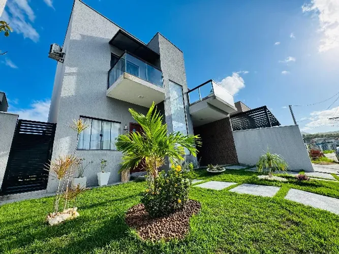 Condomínio Royal Garden Maricá - Casa com 2 suítes e piscina !