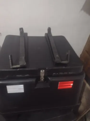Baú término excelente para entregadores com suporte.