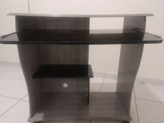 Mesinha de computador ou estudo