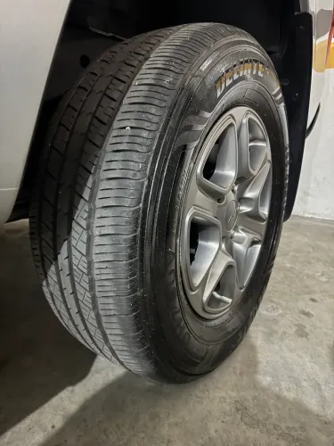 Rodas e pneus aro 17 Ford Ranger - Muito novo
