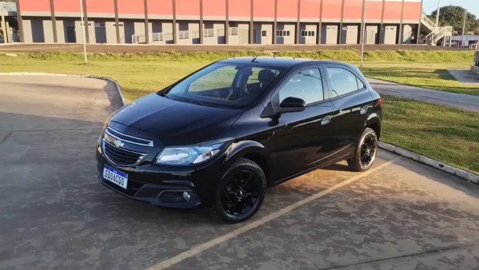Chevrolet Onix Hatch LTZ 1.4 8V Flex Power Aut. 4P 2016