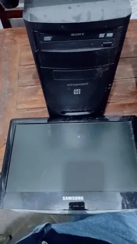 Computador e monitor