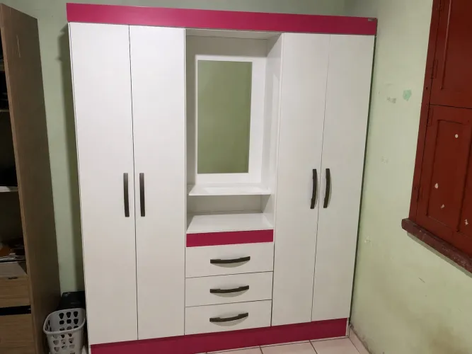 Guarda roupa semi novo