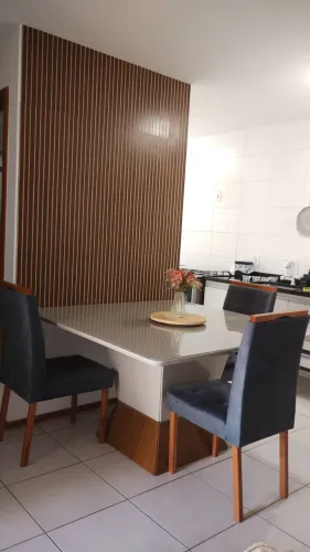 Mesa de jantar tampo de vidro jateado 135x135