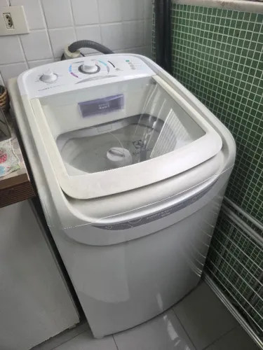 Máquina de lavar roupa Electrolux modelo Turbo & Economia 10 kg