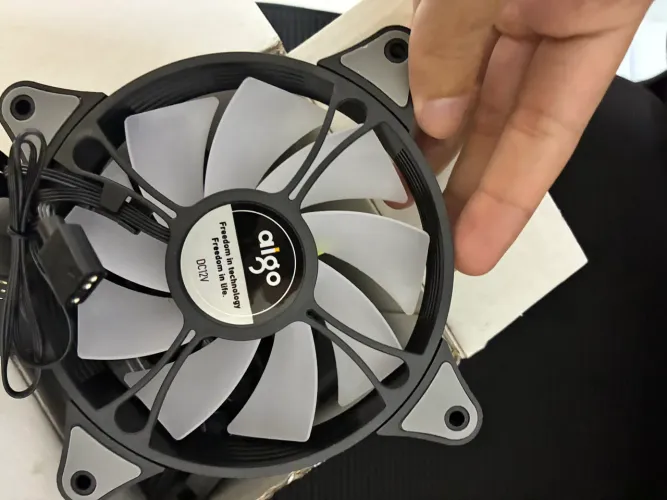 4 Cooler Fan Aigo Ar12 Pro
