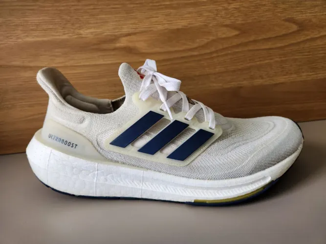 Tênis Adidas Ultraboost 42 cinza branco