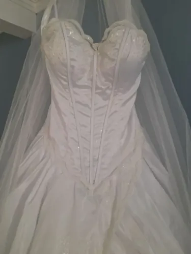 vestido de noiva renda + cauda retrátil + véu e saiote | nova noiva | usado