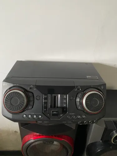 Vendo um aparelho de som LG, com karaokê!