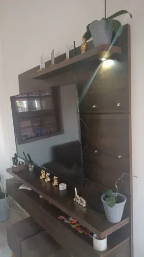 Um painel de tv 65 polegadas