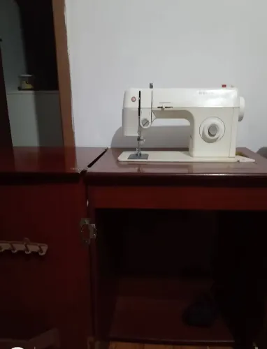 MÁQUINA DE COSTURA
