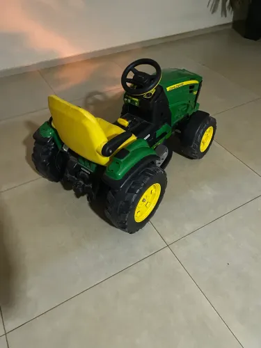 Trator infantil elétrico 