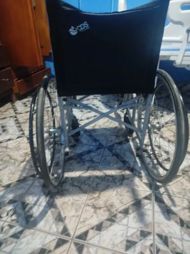 Cadeira de rodas semi nova