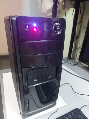 Torre com cpu i3 terceira geração 
