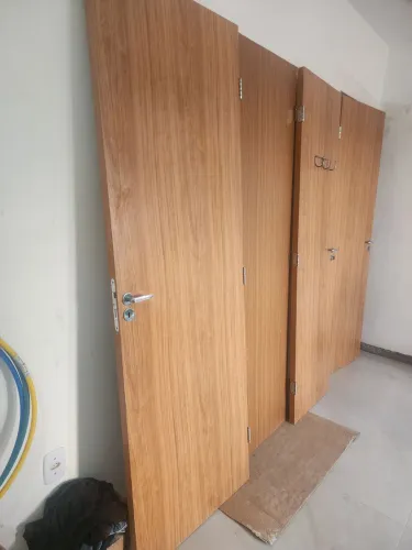 4 portas de madeira