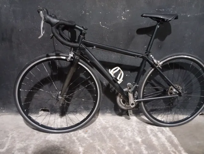 Bicicleta speed (gargo e guidão em carbono).