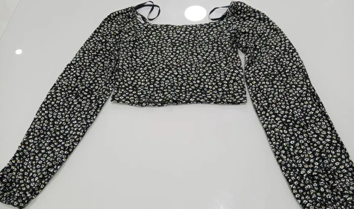 Cropped manga longa estampado.