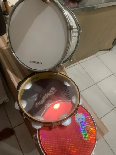 Vendo 2 pandeiros 1 mala caxeta e um Case