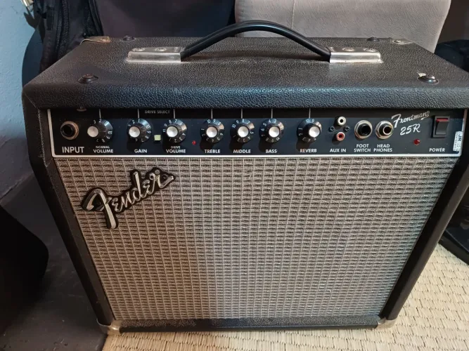 Amplificador Fender Frontman 25r
