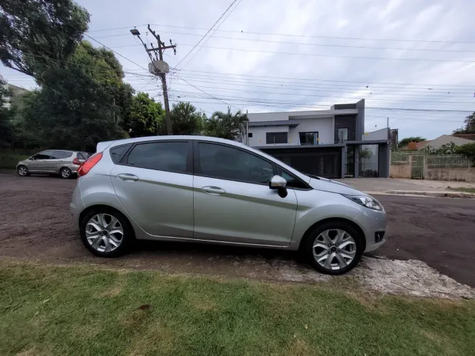 Ford Fiesta SEL 1.6 16V Flex Mec. 5P 2017