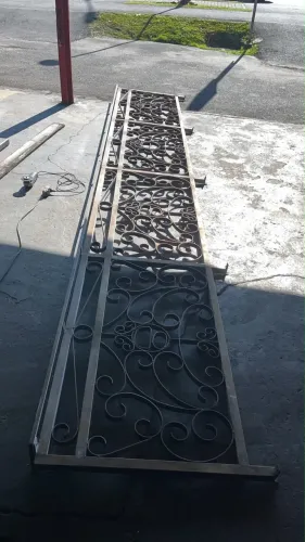 Grade de ferro artesanal