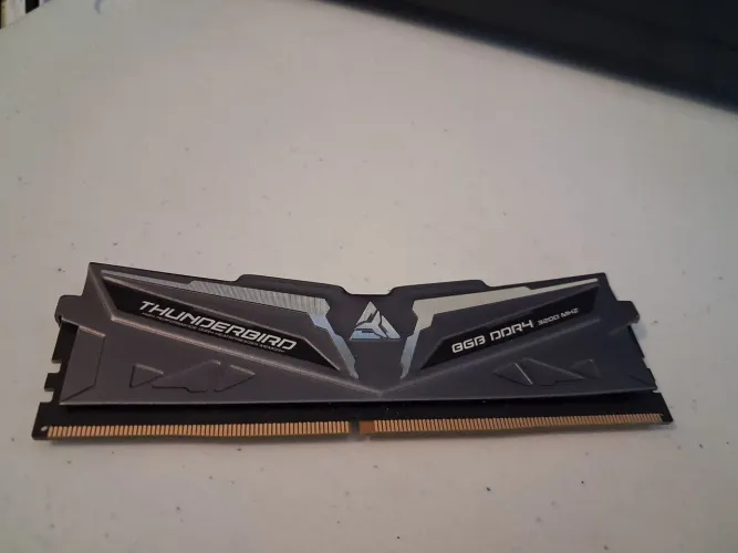 Memória RAM Thunderbird 8GB DDR4 3200Mhz