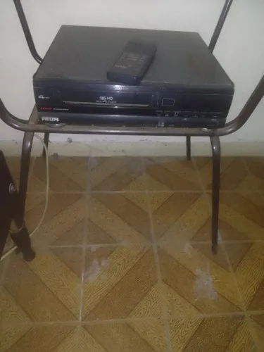 Video Cassete Philips 4 Cabeças Com Controle Remoto.