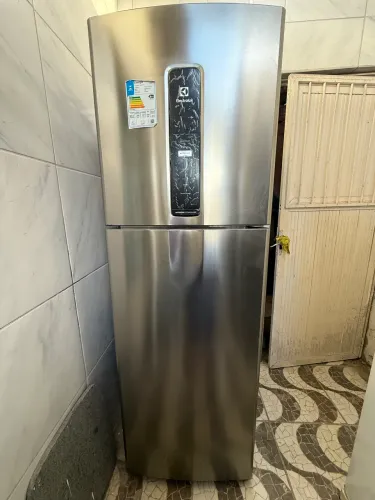 Geladeira com defeito na placa leiam o anúncio