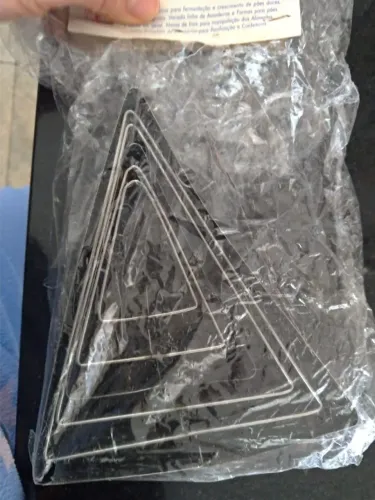 jogo de cortadores em inox, marca Cimapi, formato triângulo para croissant. 6 peças
