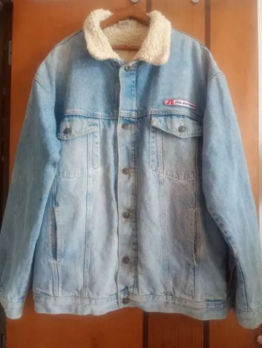 Jaqueta jeans com pelo de carneiro anos 90