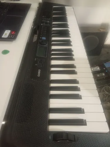 Teclado musical ctk300 muito novo tudo funcionando