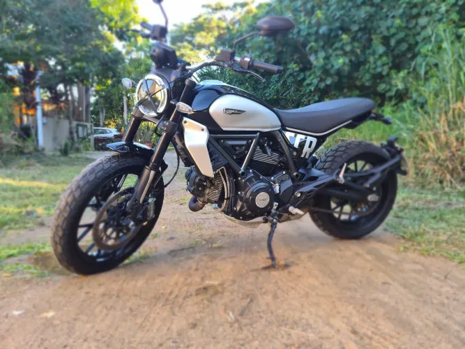 DUCATI scrambler icon semi novo com escapa esportivo TERMOIGNONI