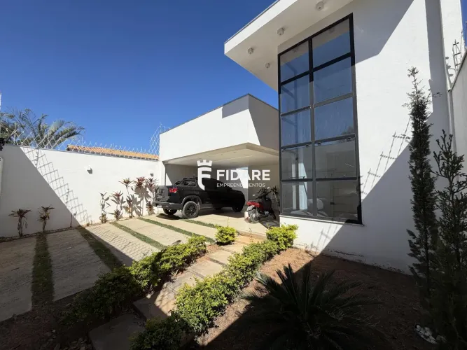 Casa 3 dormitórios para alugar Jaraguá Montes Claros/MG
