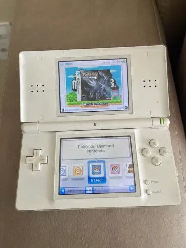 Nintendo DS Lite bem conservado + R4 completo