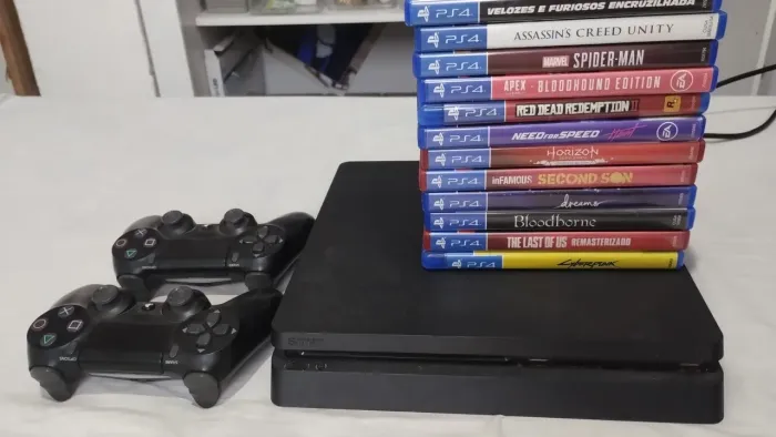 Play 4 com vários jogos 2 controlos 