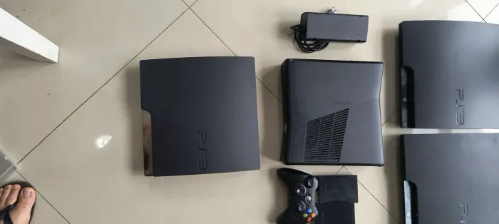 Lote com 1 PS3 Slim, 1 Xbox 360 completo e 2 HDs originais