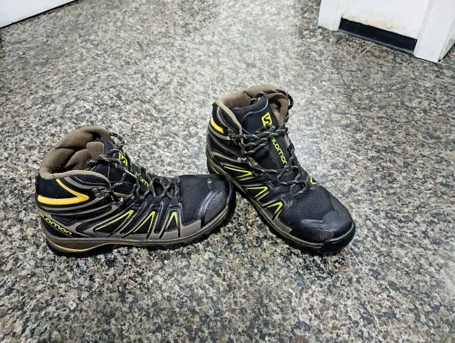 Bota Salomon
