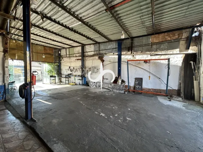 Casa com Galpão 360m² | Comércio na Frente + Residência nos Fundos