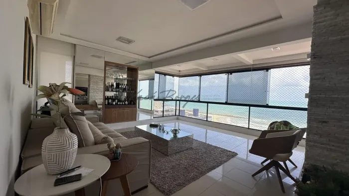 Apartamento em Areia Preta, 4 suítes e vista mar