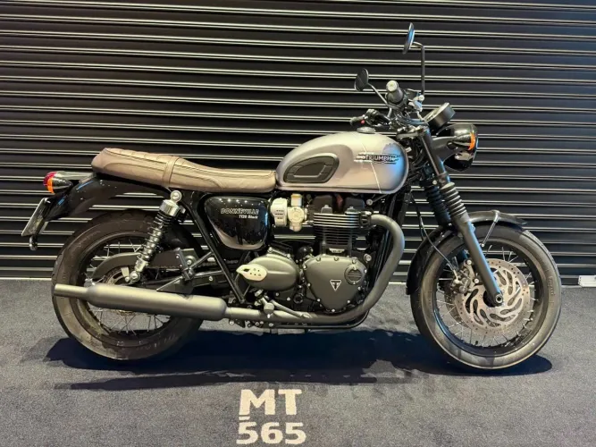 Triumph Bonneville T120 Black