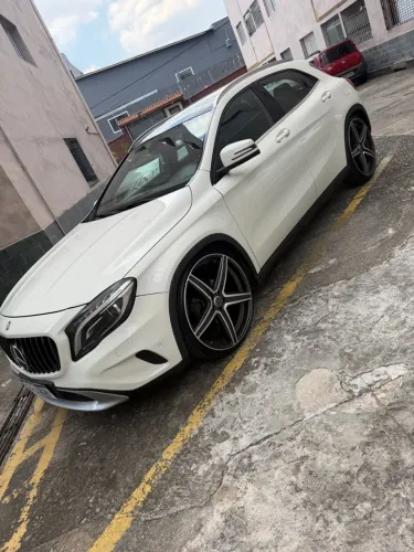 Mercedes-Benz GLA 200 Adv. 1.6/1.6 TB 16V Flex Aut. 2015